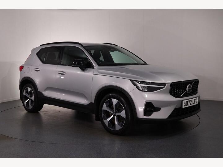 Volvo XC40 2.0 B3 MHEV Plus Dark DCT Auto Euro 6 (s/s) 5dr