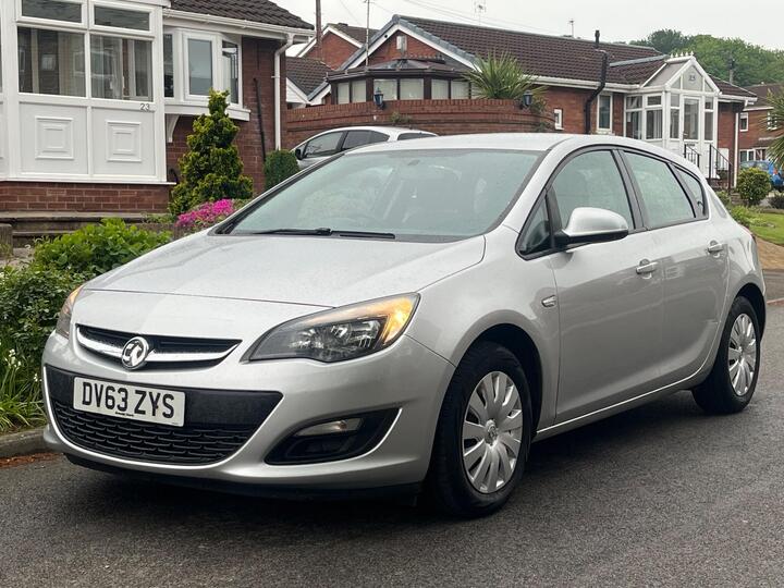 Vauxhall Astra 1.6 16v Exclusiv Euro 5 5dr