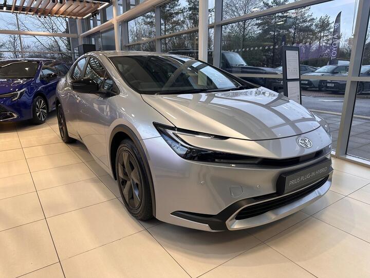 Toyota Prius 2.0 13.6kWh Design CVT Euro 6 (s/s) 5dr