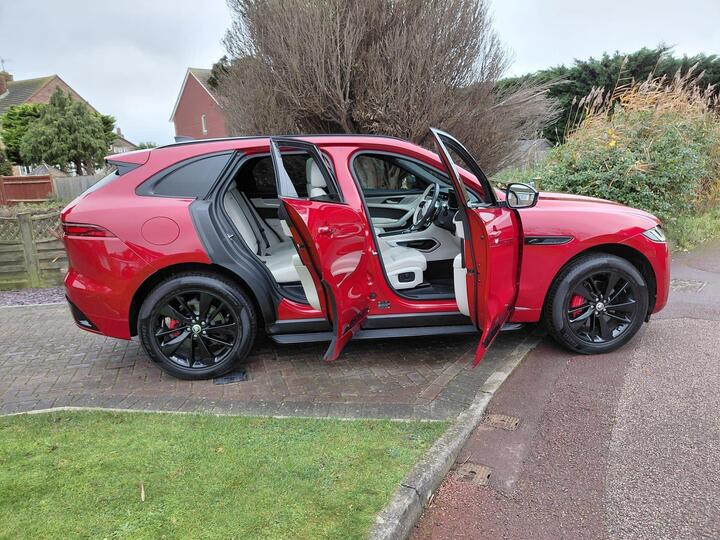 Jaguar F-PACE 2.0 D200 MHEV R-Dynamic SE Black Auto AWD Euro 6 (s/s) 5dr