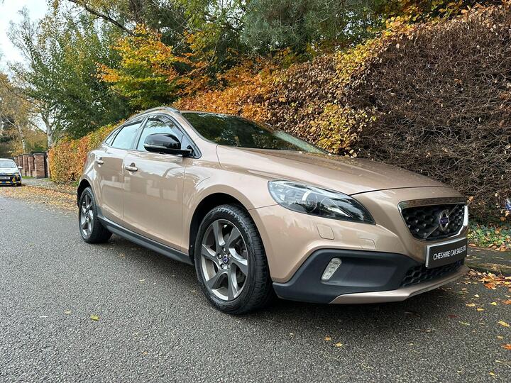 Volvo V40 Cross Country 1.6 D2 Lux Powershift Euro 5 (s/s) 5dr Volvo V40 Cross Country 1.6 D2 Lux Powershift Euro 5 (s/s) 5dr