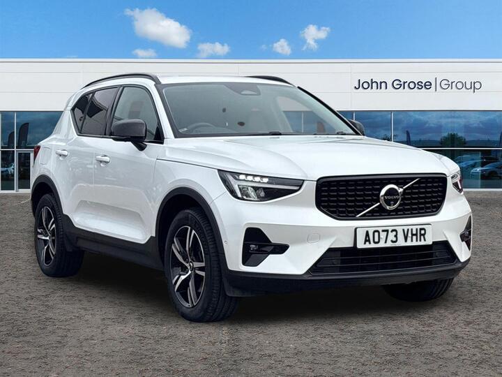 Volvo XC40 2.0 B3 MHEV Plus Dark DCT Auto Euro 6 (s/s) 5dr