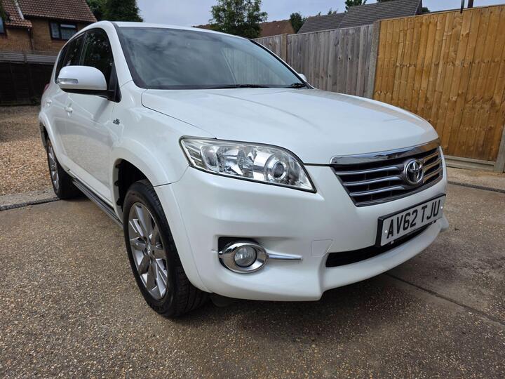 Toyota RAV4 2.2 D-CAT SR Auto 4WD Euro 5 5dr Toyota RAV4 2.2 D-CAT SR Auto 4WD Euro 5 5dr
