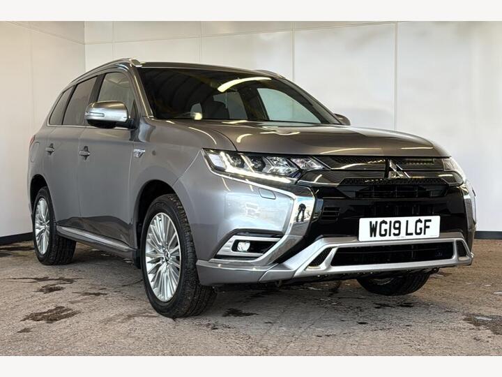 Mitsubishi OUTLANDER 2.4h TwinMotor 13.8kWh 4h CVT 4WD Euro 6 (s/s) 5dr Mitsubishi OUTLANDER 2.4h TwinMotor 13.8kWh 4h CVT 4WD Euro 6 (s/s) 5dr