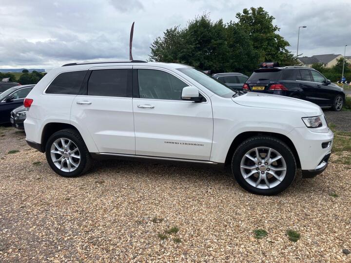 Jeep GRAND CHEROKEE 3.0 V6 CRD Summit Auto 4WD Euro 6 5dr Jeep GRAND CHEROKEE 3.0 V6 CRD Summit Auto 4WD Euro 6 5dr