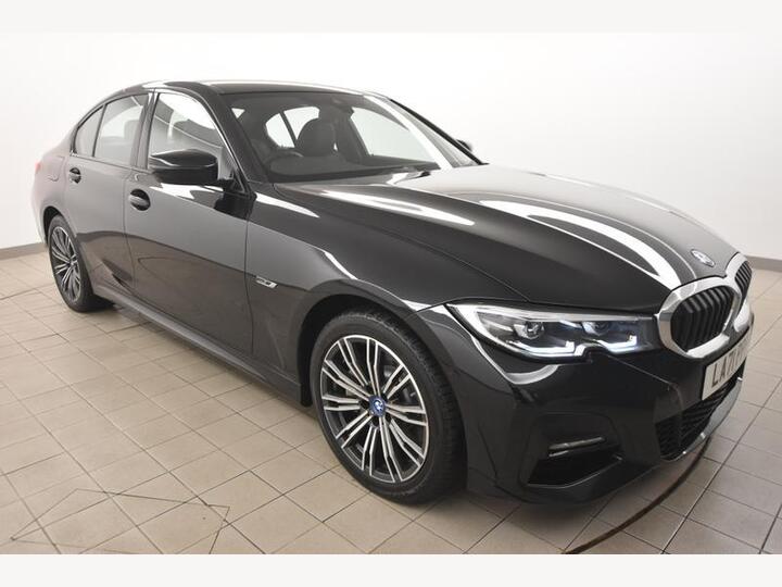 BMW 3 SERIES 2.0 330e 12kWh M Sport Auto Euro 6 (s/s) 4dr BMW 3 SERIES 2.0 330e 12kWh M Sport Auto Euro 6 (s/s) 4dr