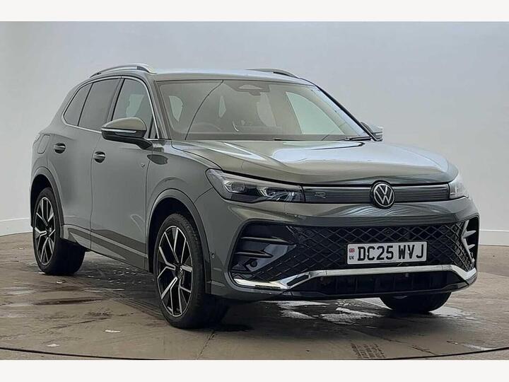 Volkswagen Tiguan 1.5 TSI EHybrid 19.7kWh R-Line DSG Euro 6 (s/s) 5dr Volkswagen Tiguan 1.5 TSI EHybrid 19.7kWh R-Line DSG Euro 6 (s/s) 5dr