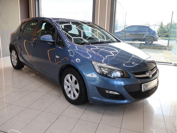 Vauxhall ASTRA 1.4i Design Euro 6 5dr Vauxhall ASTRA 1.4i Design Euro 6 5dr