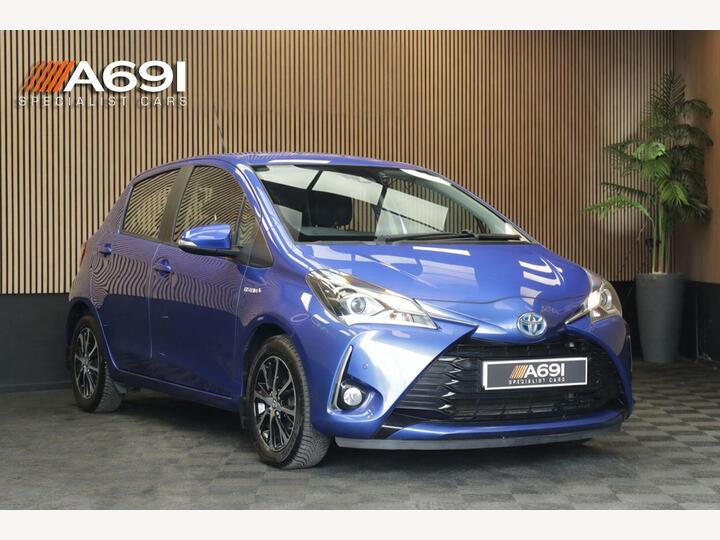 Toyota YARIS 1.5 VVT-h Icon Tech E-CVT Euro 6 (s/s) 5dr