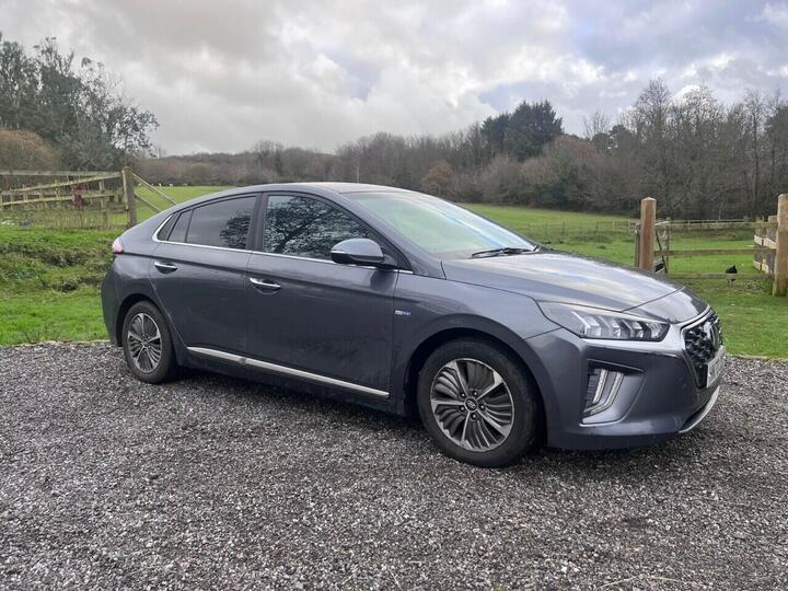 Hyundai IONIQ 1.6 H-GDi 8.9kWh Premium SE DCT Euro 6 (s/s) 5dr Hyundai IONIQ 1.6 H-GDi 8.9kWh Premium SE DCT Euro 6 (s/s) 5dr