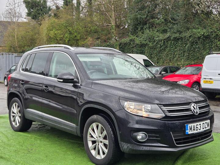 Volkswagen Tiguan 2.0 TDI BlueMotion Tech SE DSG 4WD Euro 5 (s/s) 5dr Volkswagen Tiguan 2.0 TDI BlueMotion Tech SE DSG 4WD Euro 5 (s/s) 5dr