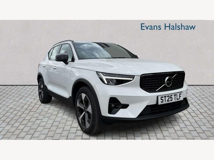 Volvo XC40 ESTATE 2.0 B4 MHEV Plus Dark DCT Auto Euro 6 (s/s) 5dr