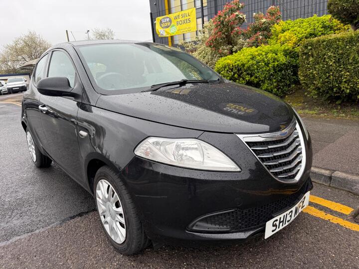 Chrysler Ypsilon 1.2 S Euro 5 (s/s) 5dr Chrysler Ypsilon 1.2 S Euro 5 (s/s) 5dr