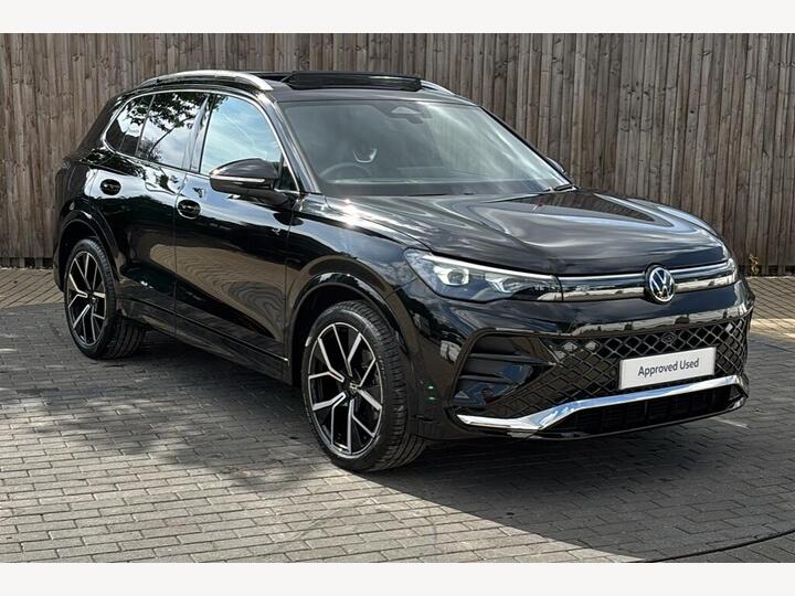 Volkswagen Tiguan 1.5 ETSI MHEV R-Line DSG Euro 6 (s/s) 5dr Volkswagen Tiguan 1.5 ETSI MHEV R-Line DSG Euro 6 (s/s) 5dr