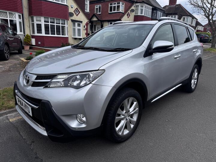 Toyota RAV4 2.2 D-CAT Invincible Auto 4WD Euro 5 5dr Toyota RAV4 2.2 D-CAT Invincible Auto 4WD Euro 5 5dr