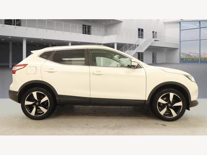 Nissan Qashqai 1.2 DIG-T N-Connecta 2WD Euro 6 (s/s) 5dr