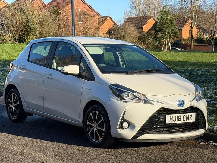 Toyota Yaris 1.5 VVT-h Icon Tech E-CVT Euro 6 (s/s) 5dr Toyota Yaris 1.5 VVT-h Icon Tech E-CVT Euro 6 (s/s) 5dr