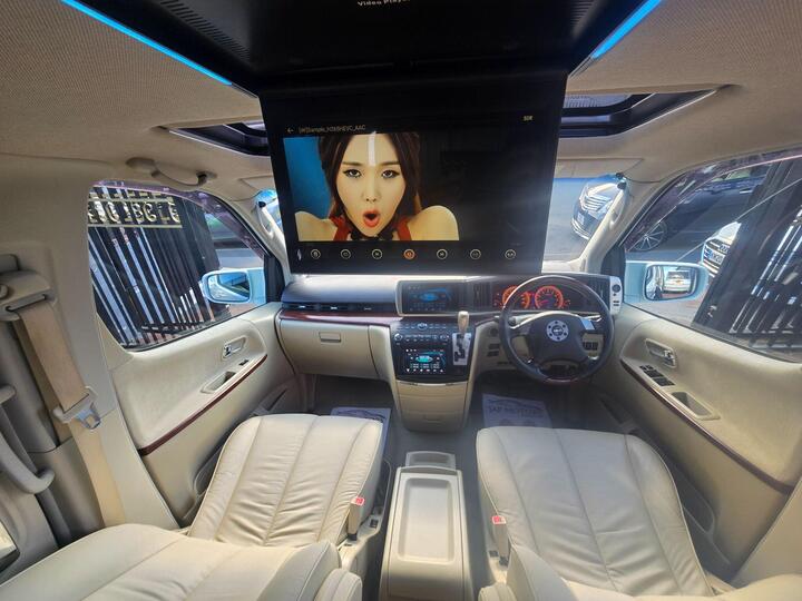 Nissan Elgrand 4WD XL TOP SPEC