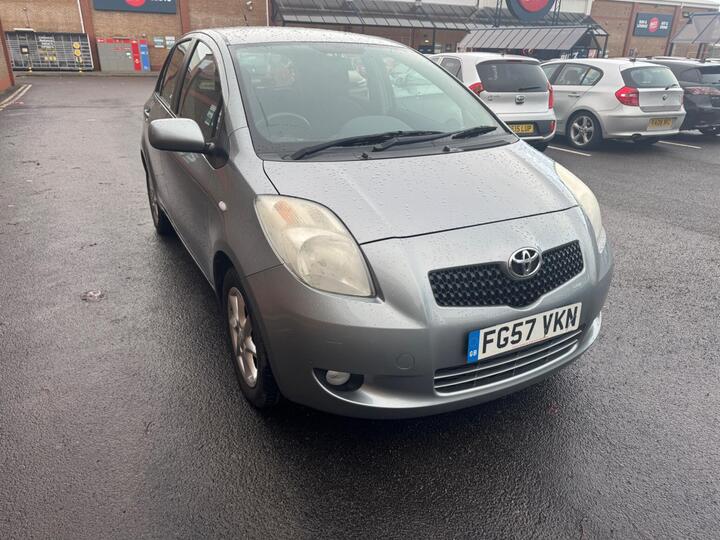 Toyota Yaris 1.3 VVT-i SR 5dr