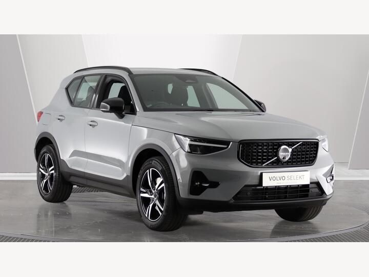 Volvo XC40 2.0 B3 MHEV Plus Dark DCT Auto Euro 6 (s/s) 5dr