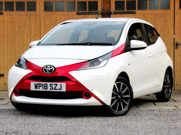 Toyota AYGO 1.0 VVT-i X-play X-shift Euro 6 5dr Toyota AYGO 1.0 VVT-i X-play X-shift Euro 6 5dr