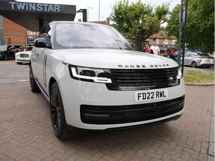 Land Rover Range Rover 4.4 P530 V8 First Edition Auto 4WD Euro 6 (s/s) 5dr Land Rover Range Rover 4.4 P530 V8 First Edition Auto 4WD Euro 6 (s/s) 5dr