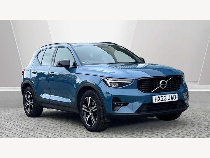 Volvo XC40 2.0 B3 MHEV Plus Dark DCT Auto Euro 6 (s/s) 5dr
