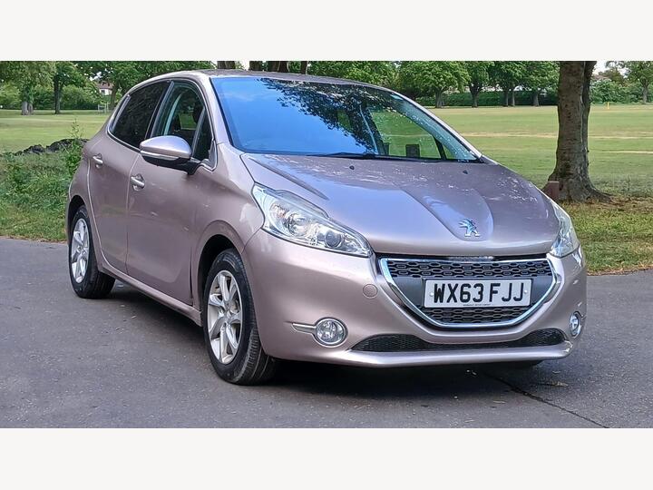 Peugeot 208 1.2 VTi Allure Euro 5 5dr