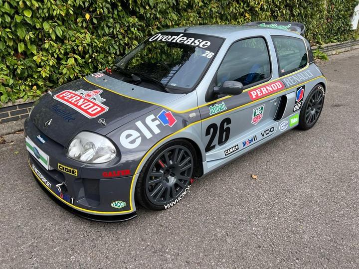 Renault Clio 3.0 V6 Renaultsport 3dr