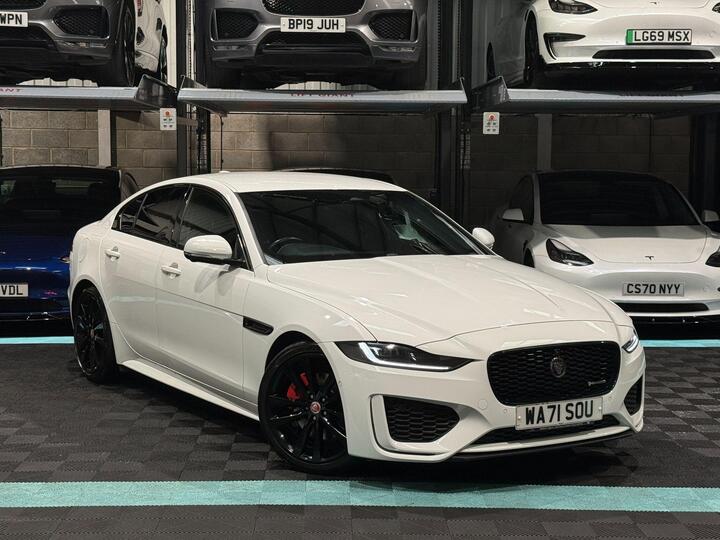 Jaguar XE 2.0 D200 MHEV R-Dynamic SE Auto Euro 6 (s/s) 4dr