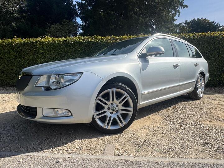 Skoda Superb 2.0 TDI Elegance DSG Euro 5 5dr