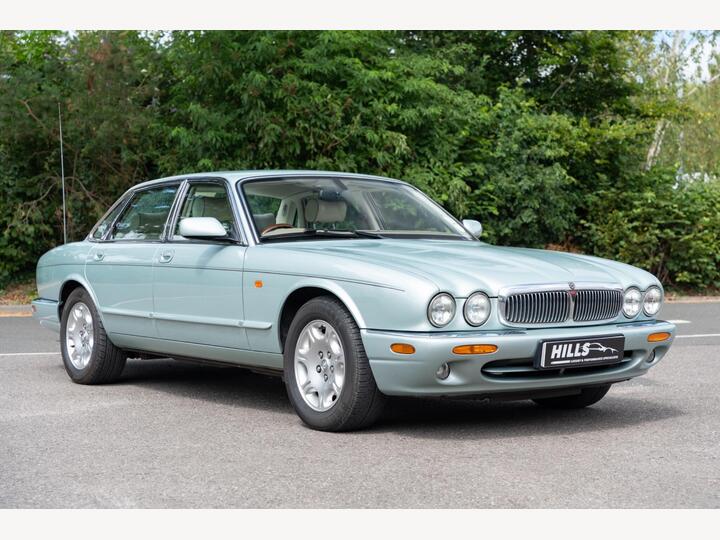 Jaguar XJ 4.0 Sovereign 4dr