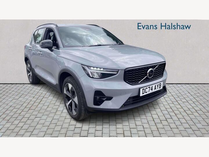 Volvo XC40 ESTATE 2.0 B4 MHEV Plus Dark DCT Auto Euro 6 (s/s) 5dr