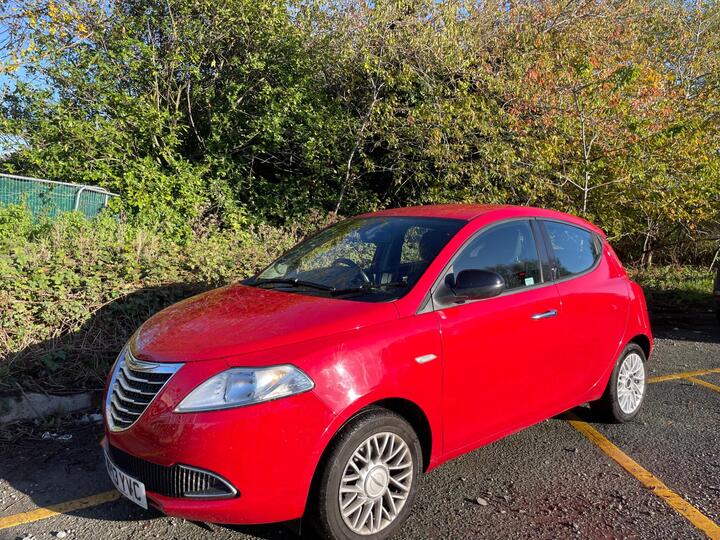 Chrysler Ypsilon 1.2 SE Euro 5 (s/s) 5dr Chrysler Ypsilon 1.2 SE Euro 5 (s/s) 5dr