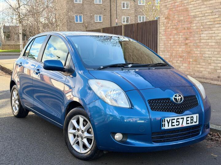 Toyota Yaris 1.3 VVT-i SR 5dr Toyota Yaris 1.3 VVT-i SR 5dr