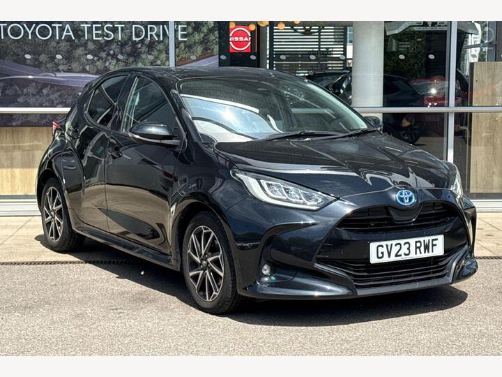 Toyota Yaris 1.5 VVT-h Design E-CVT Euro 6 (s/s) 5dr