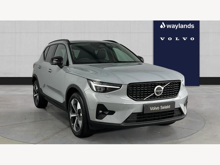 Volvo XC40 2.0 B3 MHEV Plus Dark DCT Auto Euro 6 (s/s) 5dr