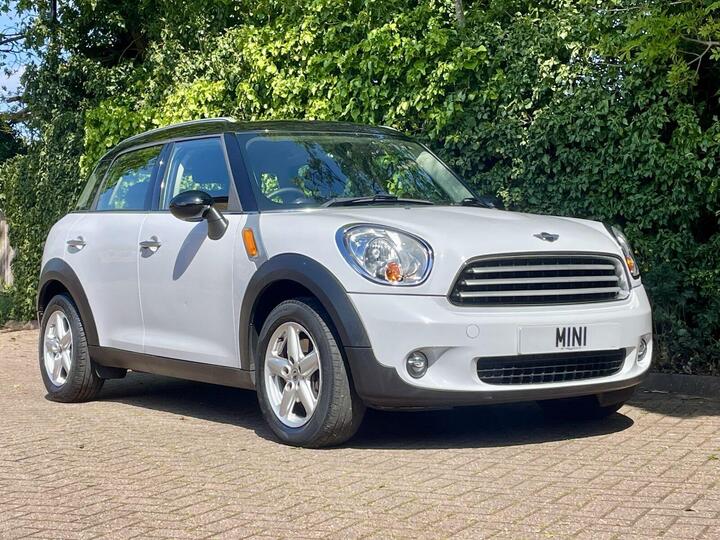 MINI Countryman 1.6 Cooper Steptronic Euro 5 5dr MINI Countryman 1.6 Cooper Steptronic Euro 5 5dr