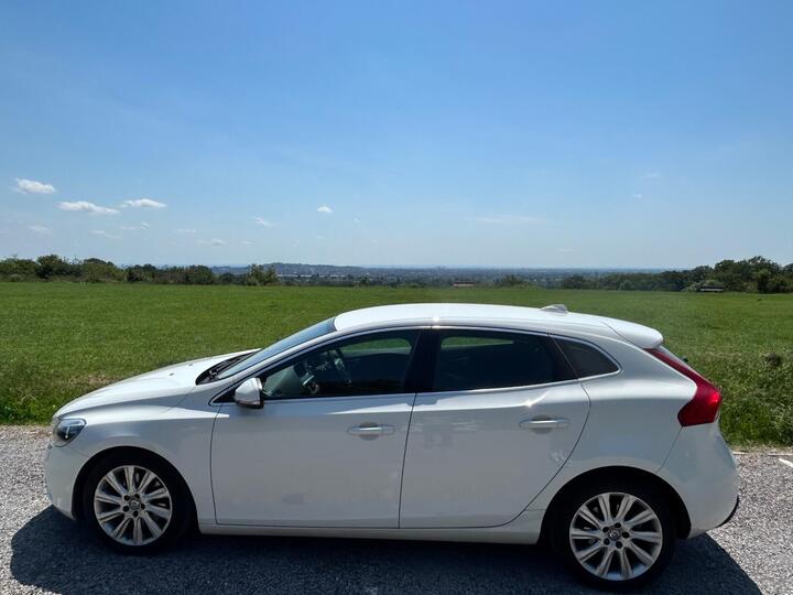 Volvo V40 2.0 D2 SE Nav Auto Euro 6 (s/s) 5dr