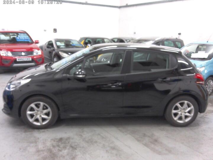Peugeot 208 1.2 PureTech Active Euro 6 5dr Peugeot 208 1.2 PureTech Active Euro 6 5dr