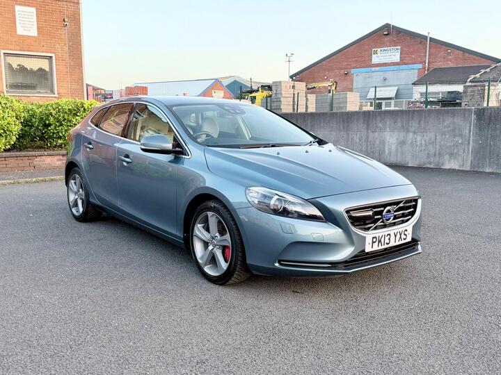 Volvo V40 1.6 T4 SE Lux Nav Hatchback 5dr Petrol Powershift Euro 5 (s/s) (180 Ps)