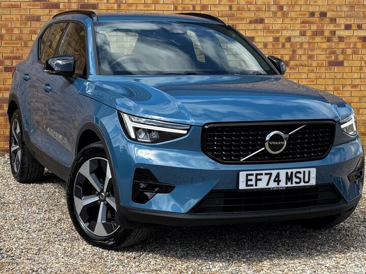 Volvo XC40 2.0 B4 MHEV Plus Dark DCT Auto Euro 6 (s/s) 5dr