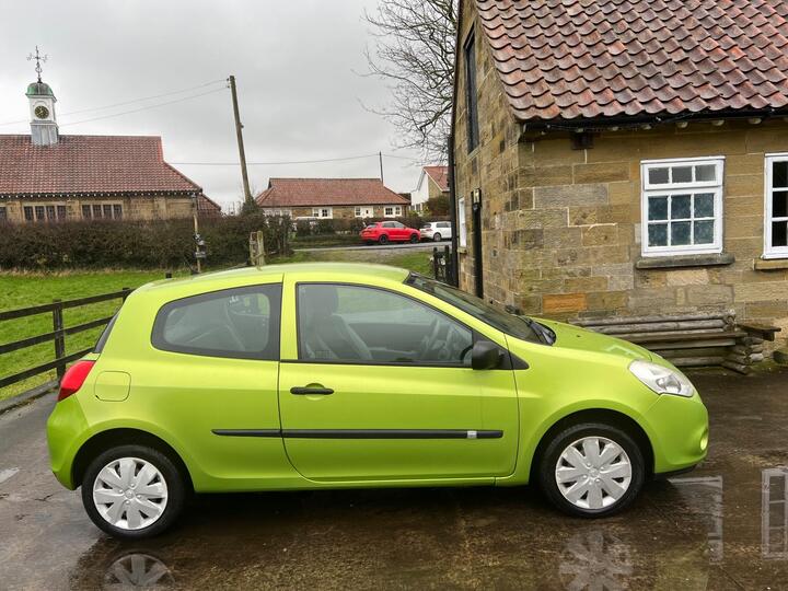 Renault Clio 1.2 16v Dynamique 3dr
