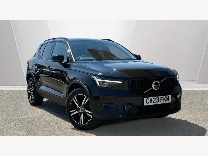 Volvo XC40 2.0 B3 MHEV Plus Dark DCT Auto Euro 6 (s/s) 5dr
