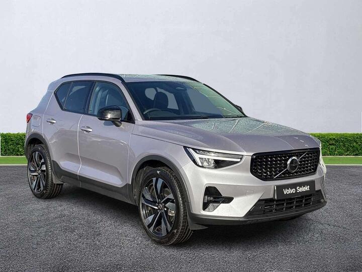 Volvo XC40 2.0 B3 MHEV Plus Dark DCT Auto Euro 6 (s/s) 5dr