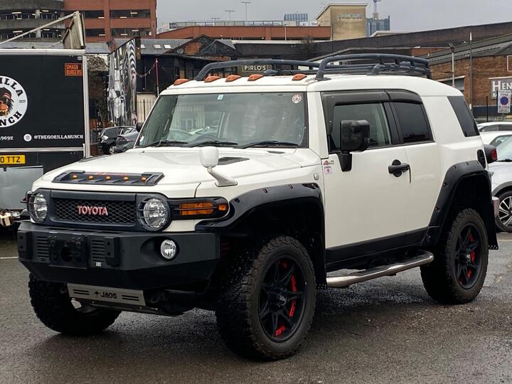Toyota FJ Cruiser 4.0 4WD HUGE OFF-ROAD SPECS ULEZ AUTO Toyota FJ Cruiser 4.0 4WD HUGE OFF-ROAD SPECS ULEZ AUTO