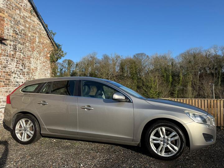 Volvo V60 2.4 D5 SE Lux Nav Geartronic Euro 5 5dr