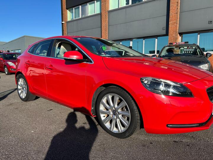 Volvo V40 1600cc AUTOMATIC PETROL