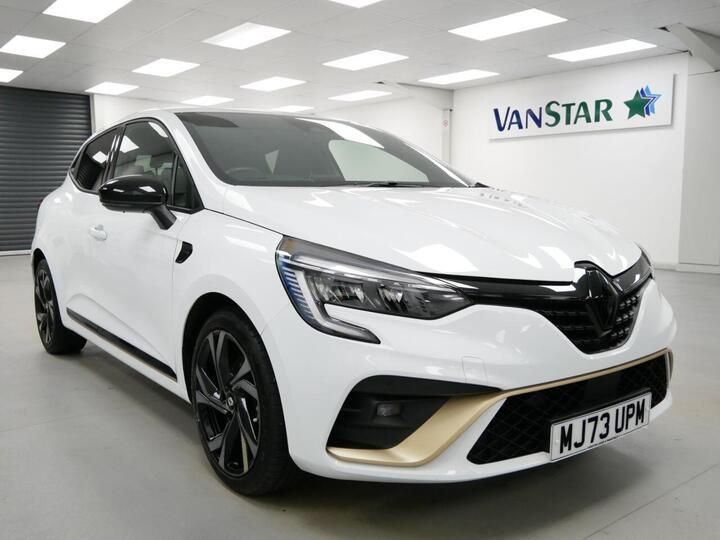 Renault CLIO 1.6 E-TECH E-Tech Engineered Auto Euro 6 (s/s) 5dr Renault CLIO 1.6 E-TECH E-Tech Engineered Auto Euro 6 (s/s) 5dr