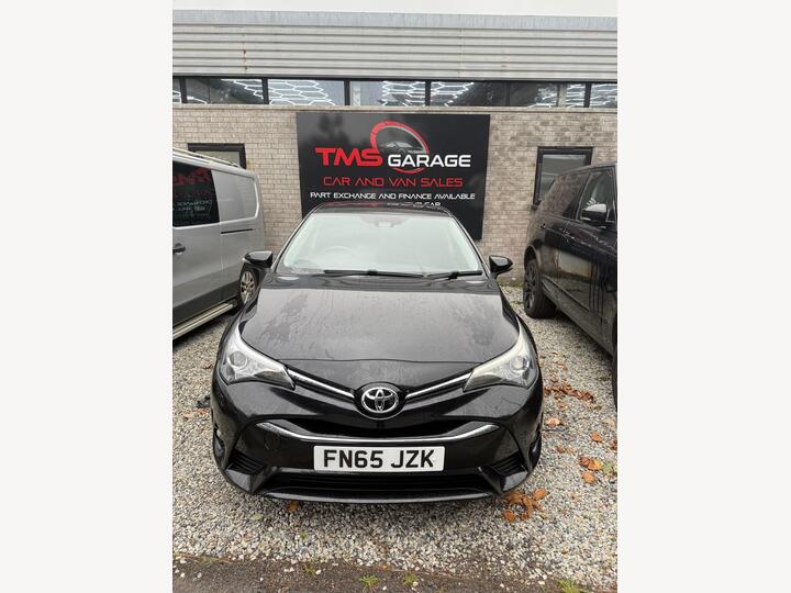 Toyota Avensis 2.0 D-4D Business Edition Euro 6 (s/s) 4dr